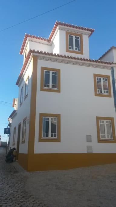 Casa Amarela - Center By The Apartment Ericeira